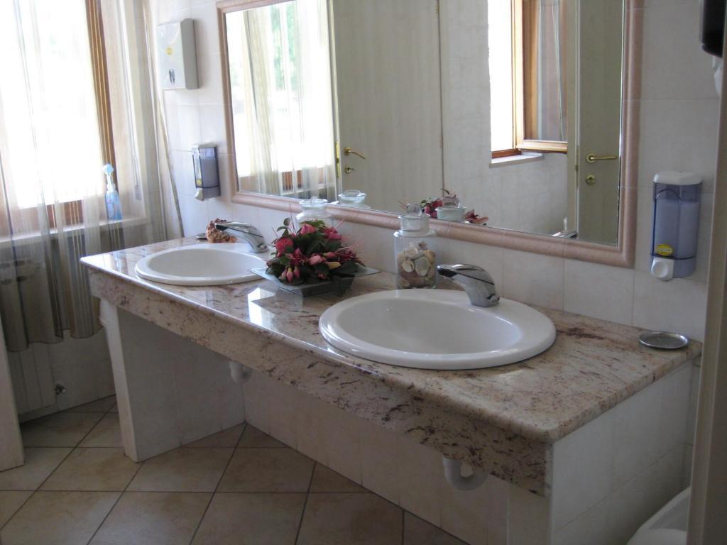 דוליאני Hotel Il Giardino חדר תמונה